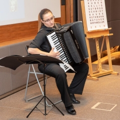 Zdravka Ivanova am Akkordeon (Orlandus Lassus Stiftung, Sonderförderung)