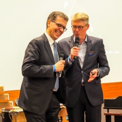 Dr. Hans Geesmann (Präsident RC München-International) im Gespräch mit Dr. Daniele Schiuma (Stiftungsratsvorsitzender der OLS)